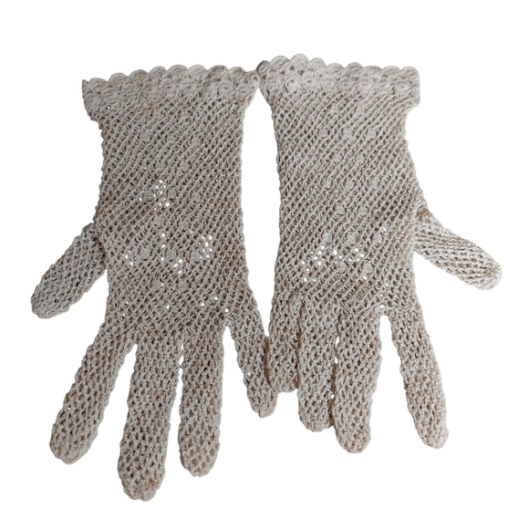 Vintage Ivory Cream Victorian Crochet Lacey Mesh Wrist Length Feminine Gloves - Picture 6 of 16
